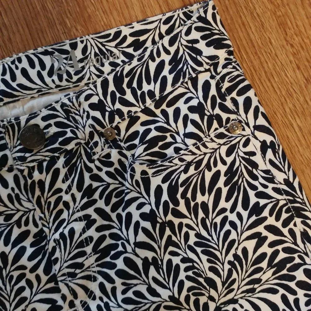 J. Crew Mid-rise Toothpick Black & White Fern Print Pants - Size 24 NWT.